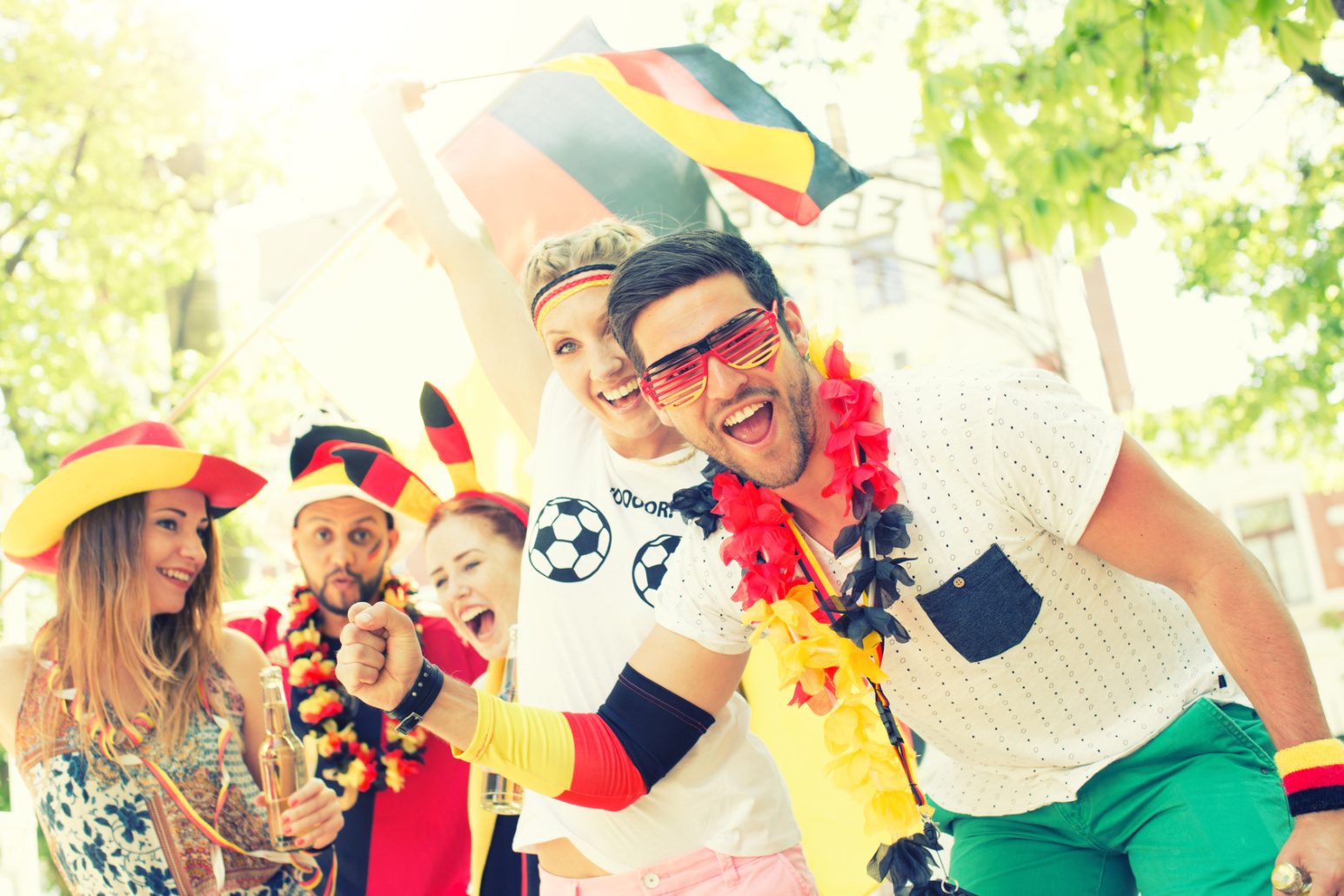 Public Viewing-Fans; Detektei Bonn, Detektiv Bonn, Privatdetektiv Bonn, Untreuedetektiv